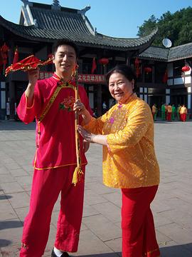 闹春莲萧舞起来第01集